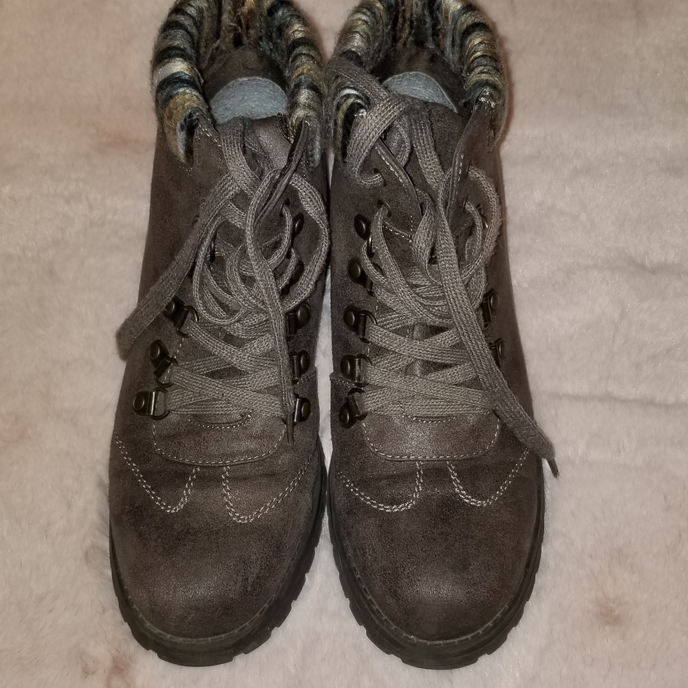 Boots - Picture 2 of 2